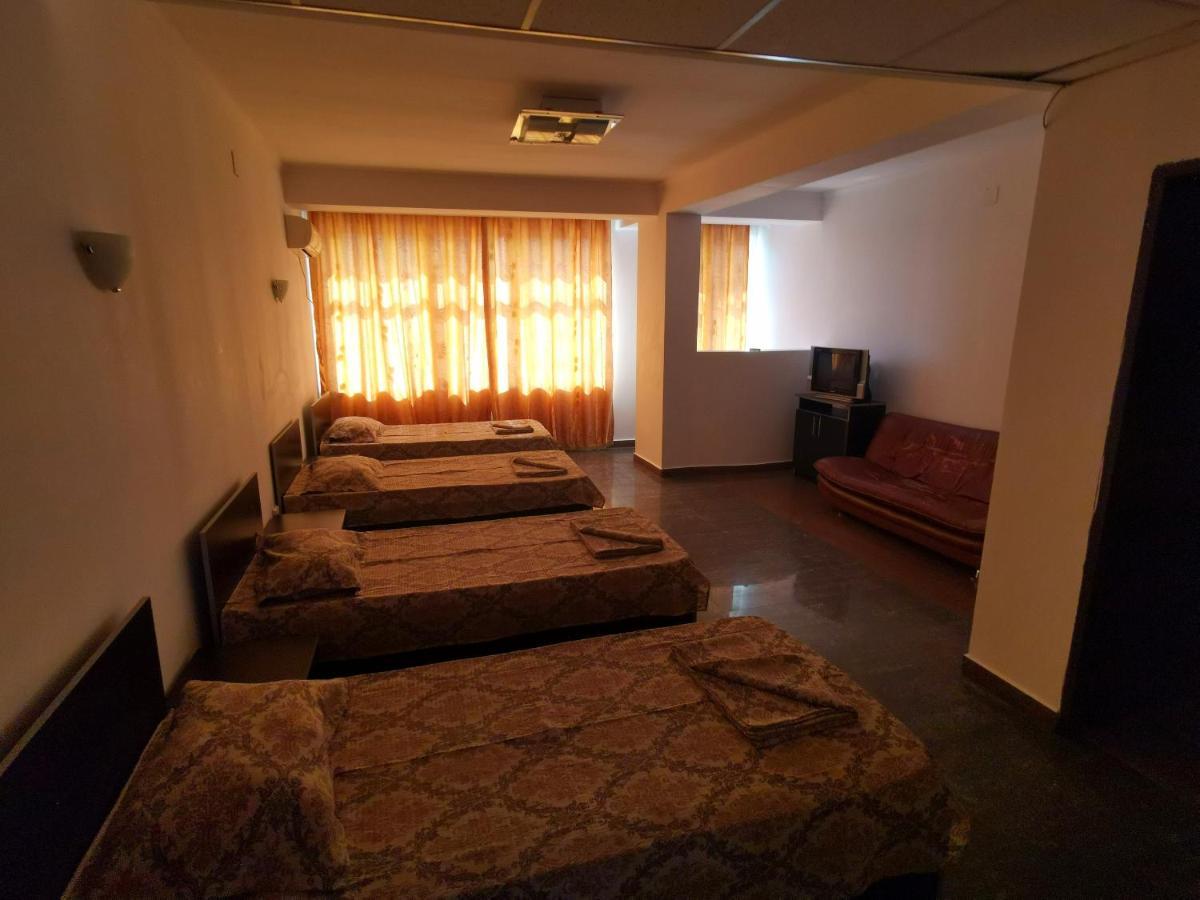 Hotel Dinastia Πιτέστι Εξωτερικό φωτογραφία