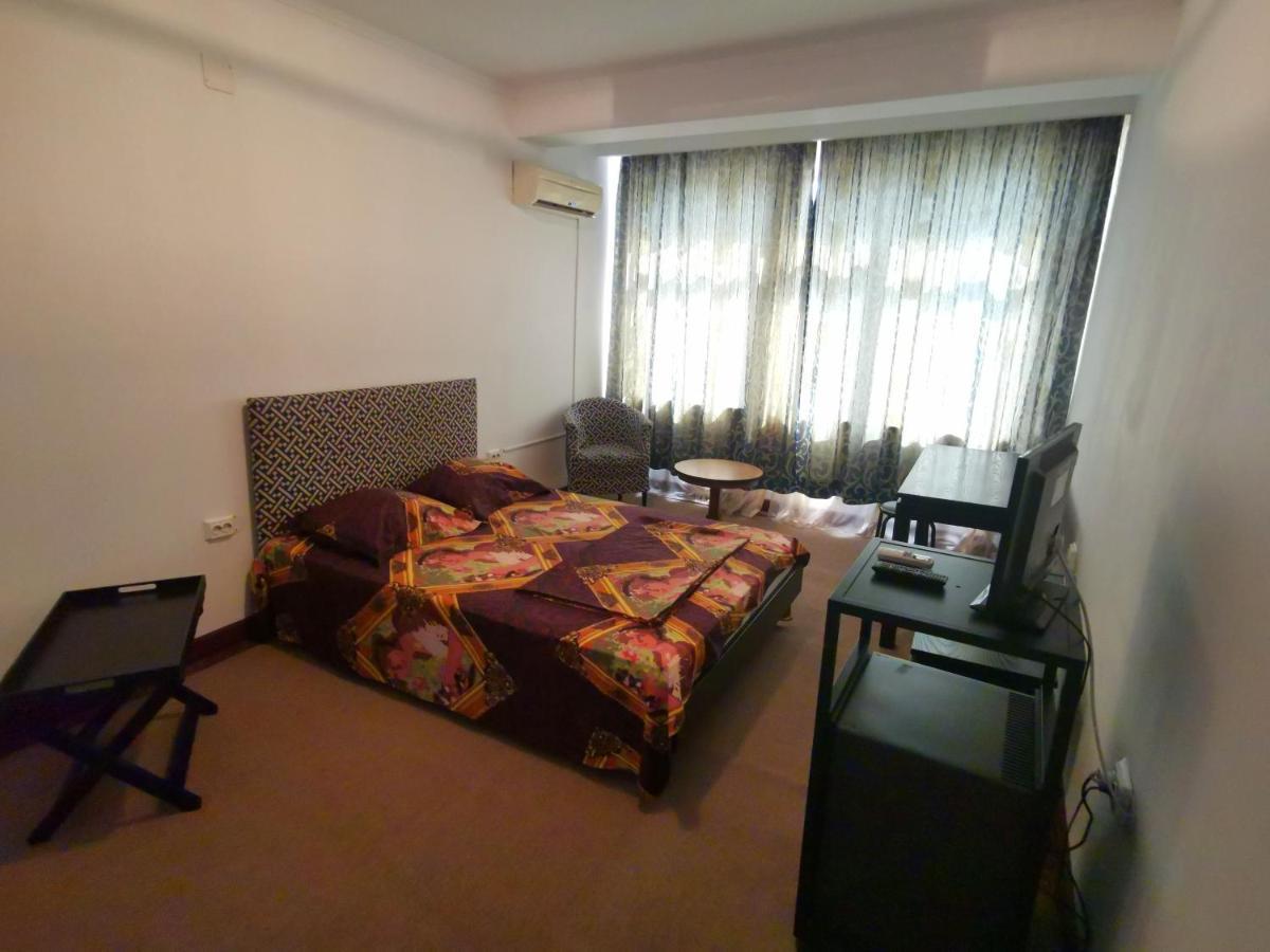 Hotel Dinastia Πιτέστι Εξωτερικό φωτογραφία