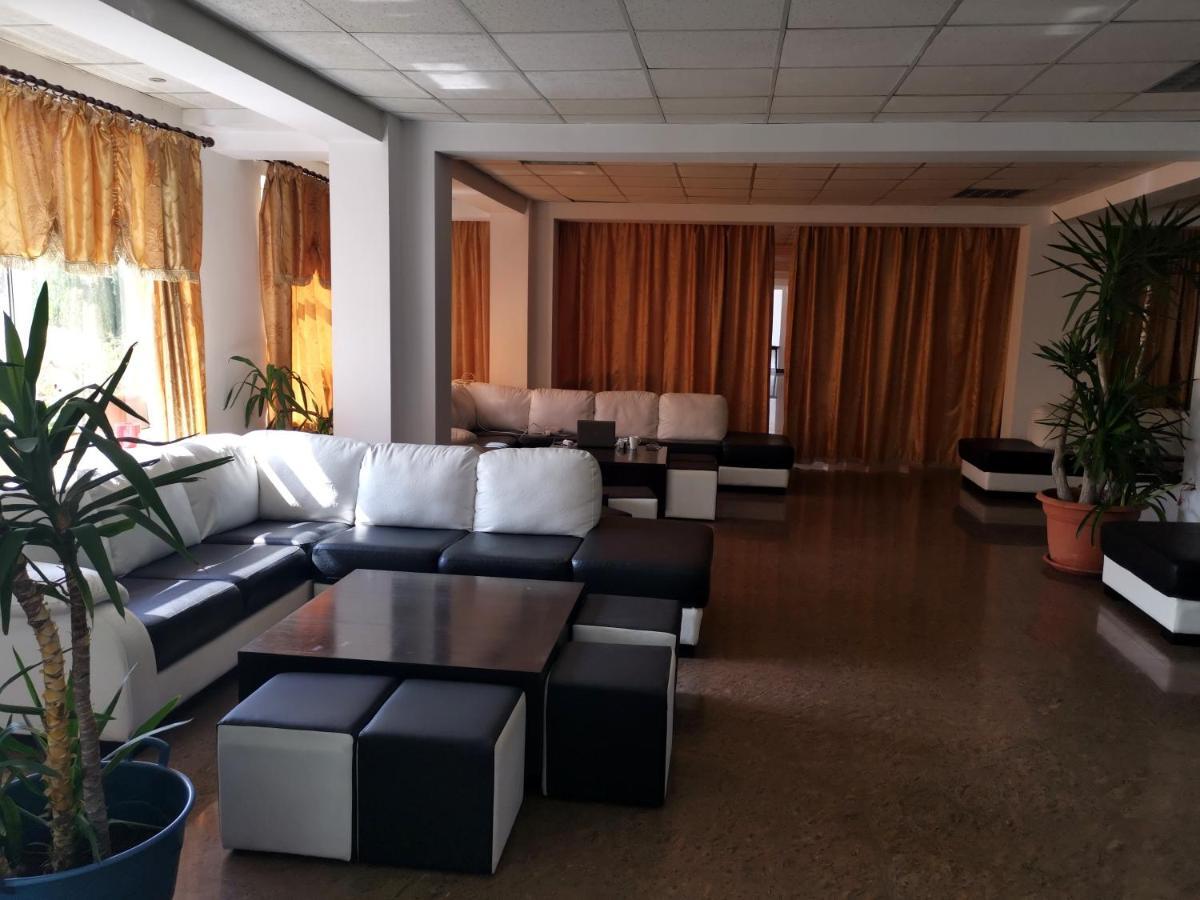 Hotel Dinastia Πιτέστι Εξωτερικό φωτογραφία