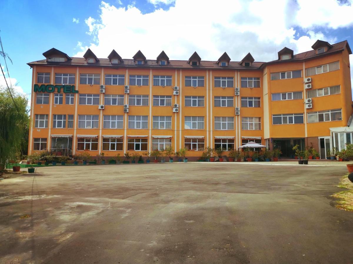 Hotel Dinastia Πιτέστι Εξωτερικό φωτογραφία