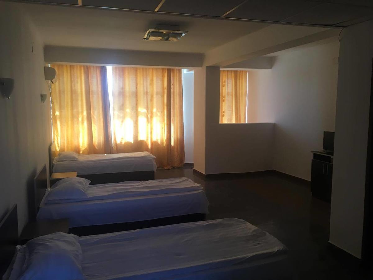 Hotel Dinastia Πιτέστι Εξωτερικό φωτογραφία